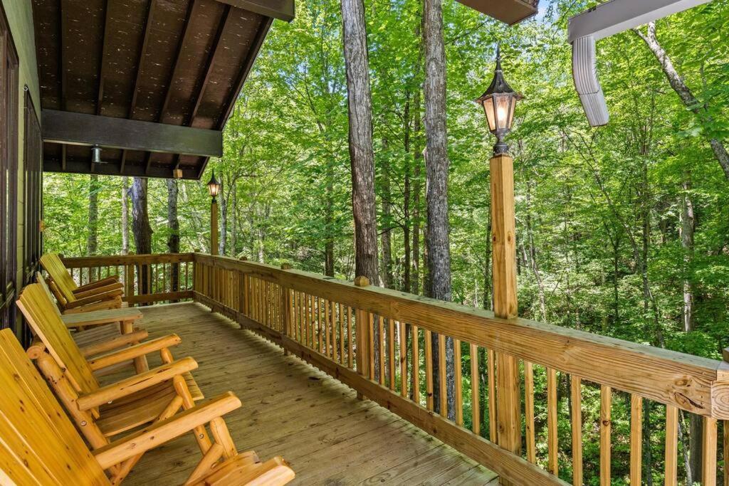 גטלינבורג Bourbon Hollow Lodge With Hot Tub And Pool Plus Game Room Only 5 Min To Downtown מראה חיצוני תמונה