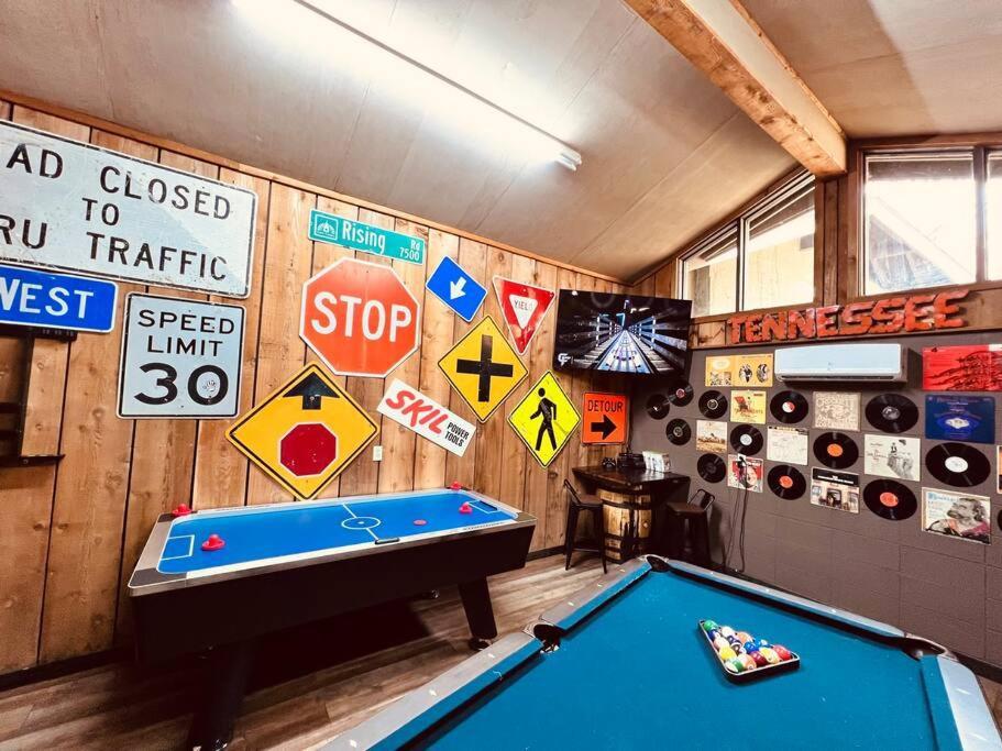 גטלינבורג Bourbon Hollow Lodge With Hot Tub And Pool Plus Game Room Only 5 Min To Downtown מראה חיצוני תמונה