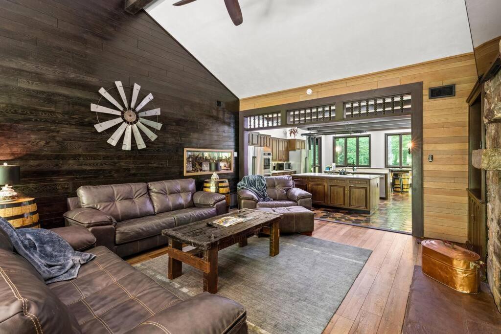 גטלינבורג Bourbon Hollow Lodge With Hot Tub And Pool Plus Game Room Only 5 Min To Downtown מראה חיצוני תמונה