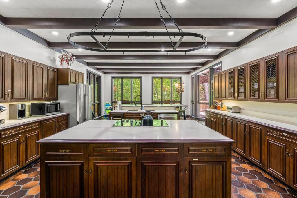 גטלינבורג Bourbon Hollow Lodge With Hot Tub And Pool Plus Game Room Only 5 Min To Downtown מראה חיצוני תמונה