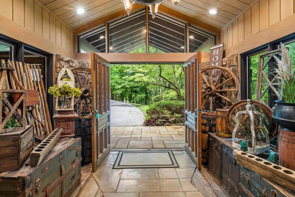 גטלינבורג Bourbon Hollow Lodge With Hot Tub And Pool Plus Game Room Only 5 Min To Downtown מראה חיצוני תמונה
