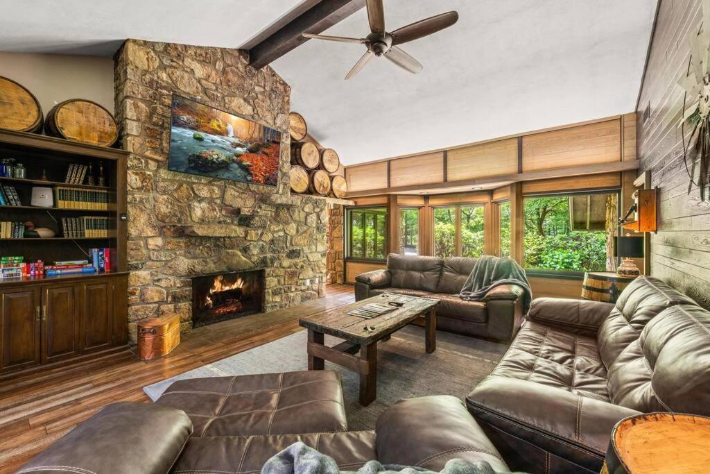גטלינבורג Bourbon Hollow Lodge With Hot Tub And Pool Plus Game Room Only 5 Min To Downtown מראה חיצוני תמונה