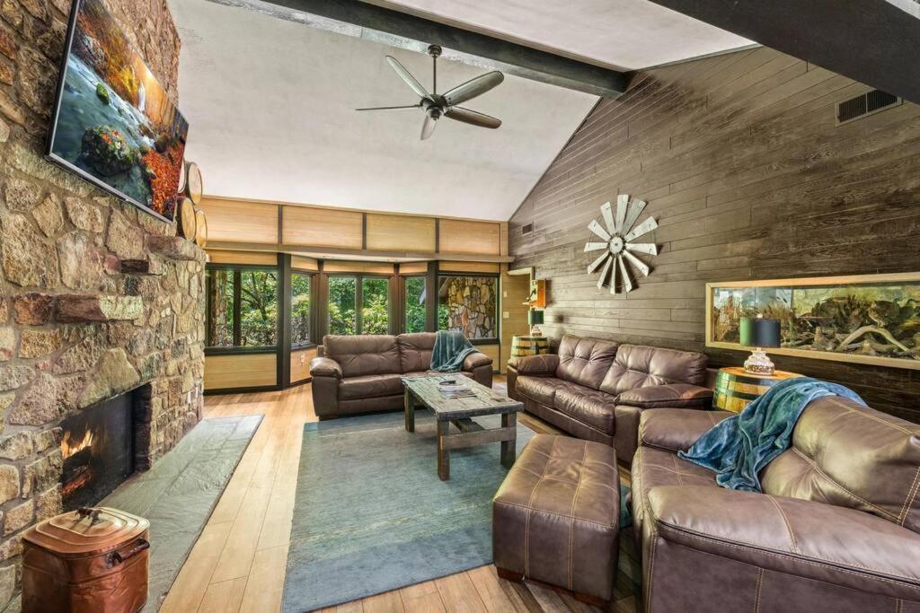 גטלינבורג Bourbon Hollow Lodge With Hot Tub And Pool Plus Game Room Only 5 Min To Downtown מראה חיצוני תמונה