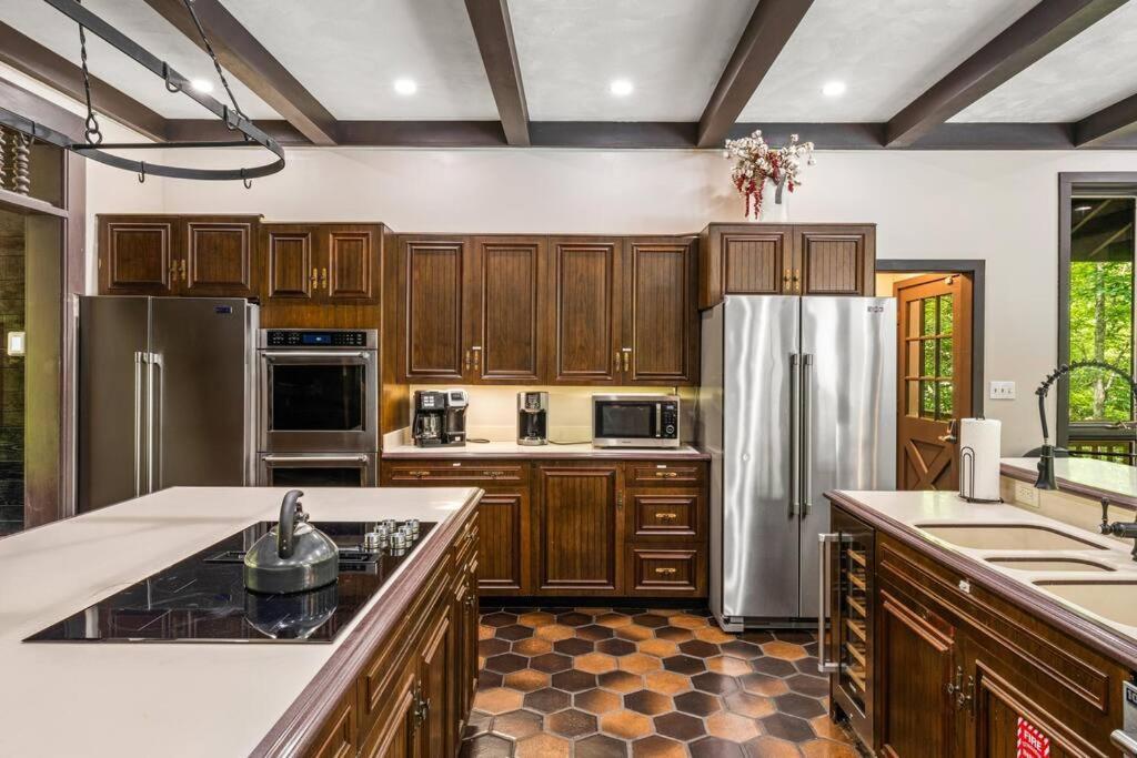 גטלינבורג Bourbon Hollow Lodge With Hot Tub And Pool Plus Game Room Only 5 Min To Downtown מראה חיצוני תמונה