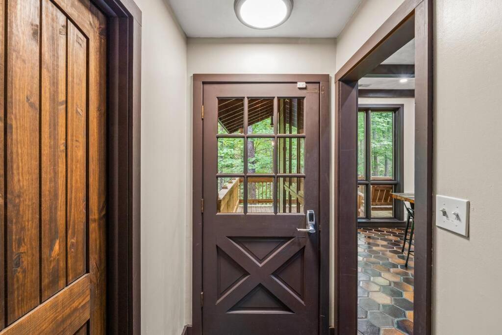 גטלינבורג Bourbon Hollow Lodge With Hot Tub And Pool Plus Game Room Only 5 Min To Downtown מראה חיצוני תמונה