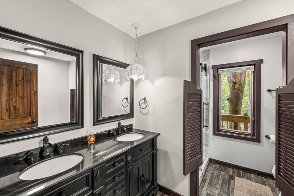 גטלינבורג Bourbon Hollow Lodge With Hot Tub And Pool Plus Game Room Only 5 Min To Downtown מראה חיצוני תמונה