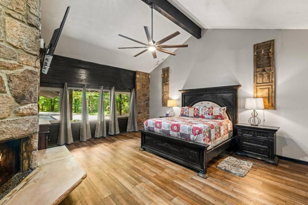 גטלינבורג Bourbon Hollow Lodge With Hot Tub And Pool Plus Game Room Only 5 Min To Downtown מראה חיצוני תמונה