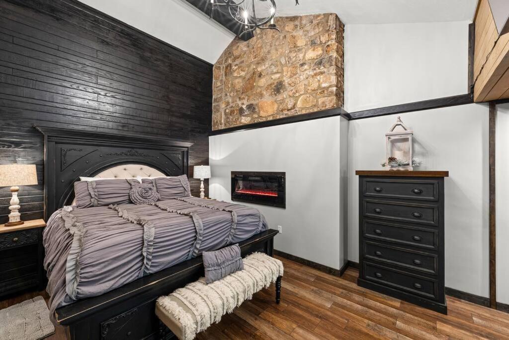 גטלינבורג Bourbon Hollow Lodge With Hot Tub And Pool Plus Game Room Only 5 Min To Downtown מראה חיצוני תמונה