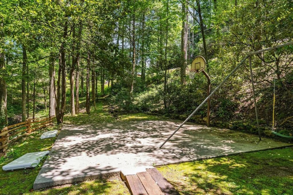 גטלינבורג Bourbon Hollow Lodge With Hot Tub And Pool Plus Game Room Only 5 Min To Downtown מראה חיצוני תמונה
