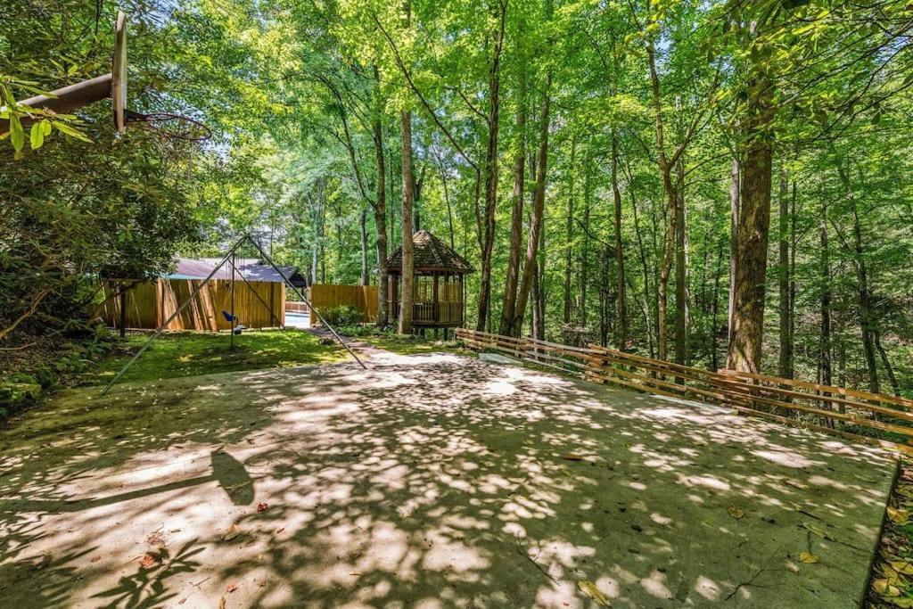 גטלינבורג Bourbon Hollow Lodge With Hot Tub And Pool Plus Game Room Only 5 Min To Downtown מראה חיצוני תמונה